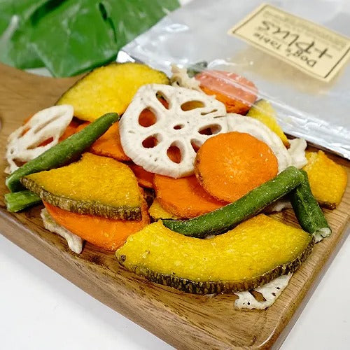 【DOG'S TABLE PLUS】ドッグステーブルプラス 野菜ミックスチップス ＜犬用＞ おやつ 安心 安全 特殊フライ製法 にんじん かぼちゃ レンコン いんげん