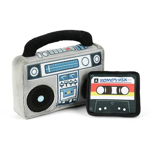 【P.L.A.Y.】プレイ 80'sクラシック ラジカセ 犬用 おもちゃ ぬいぐるみ 音が鳴る 丈夫 ベロア製 洗濯機可